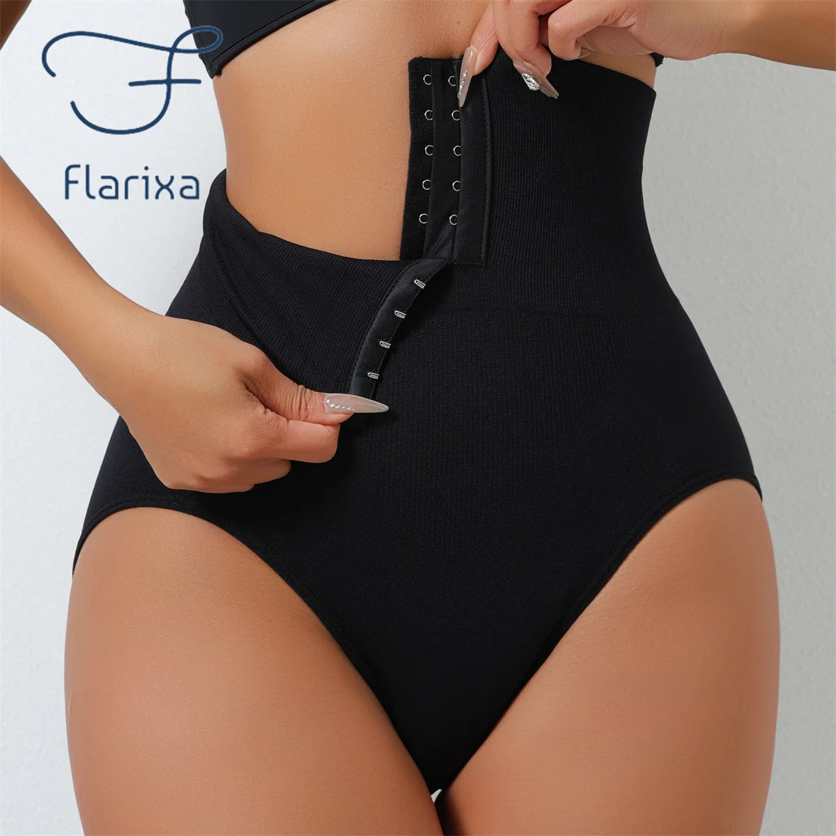 Culotte Taille Haute avec Crochets